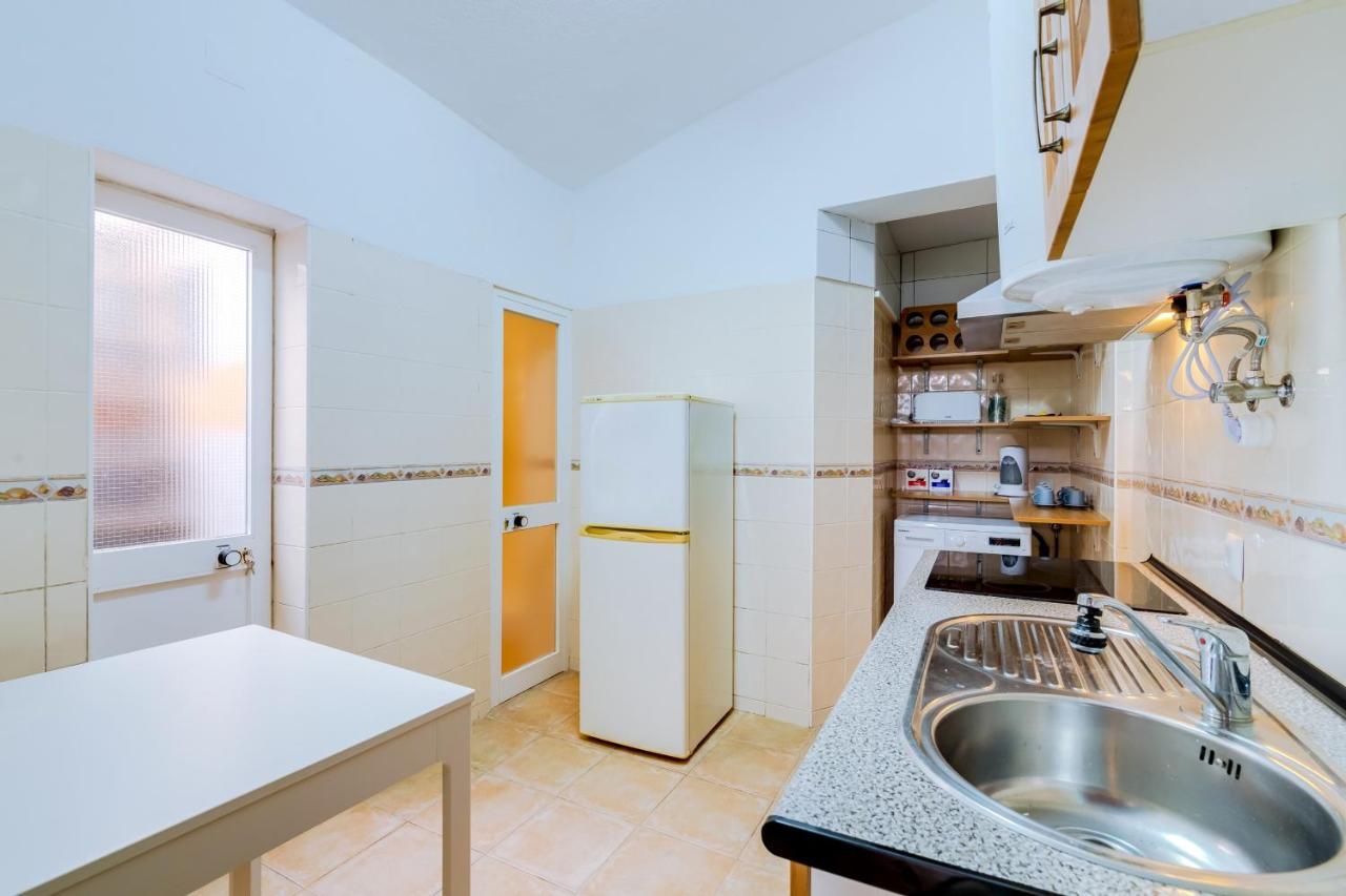 Trem - Located In Old City - Faro Bagian luar foto