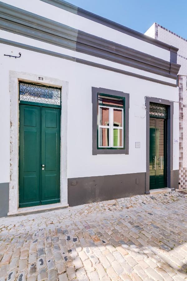 Trem - Located In Old City - Faro Bagian luar foto
