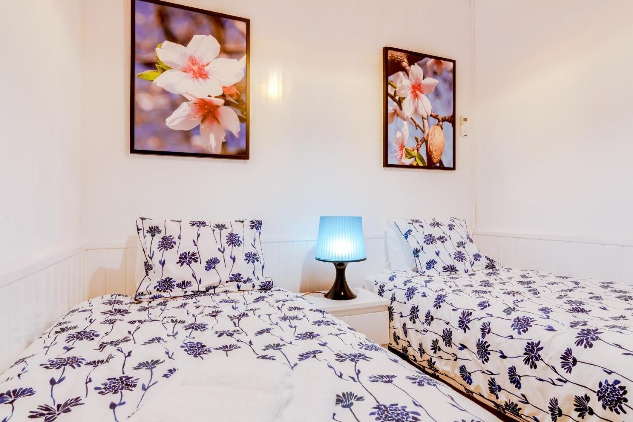 Trem - Located In Old City - Faro Bagian luar foto