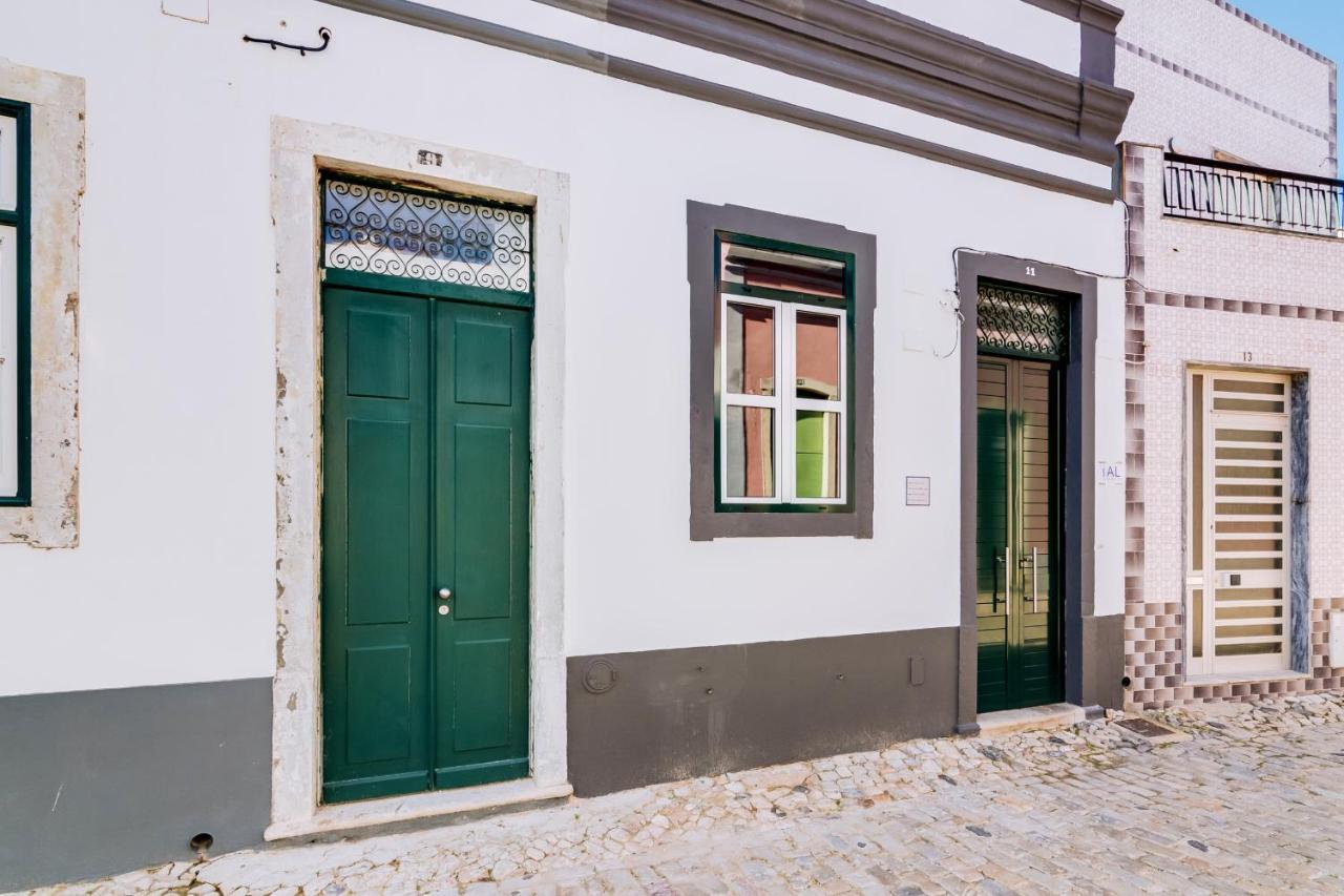 Trem - Located In Old City - Faro Bagian luar foto