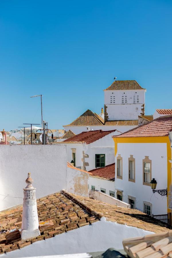 Trem - Located In Old City - Faro Bagian luar foto