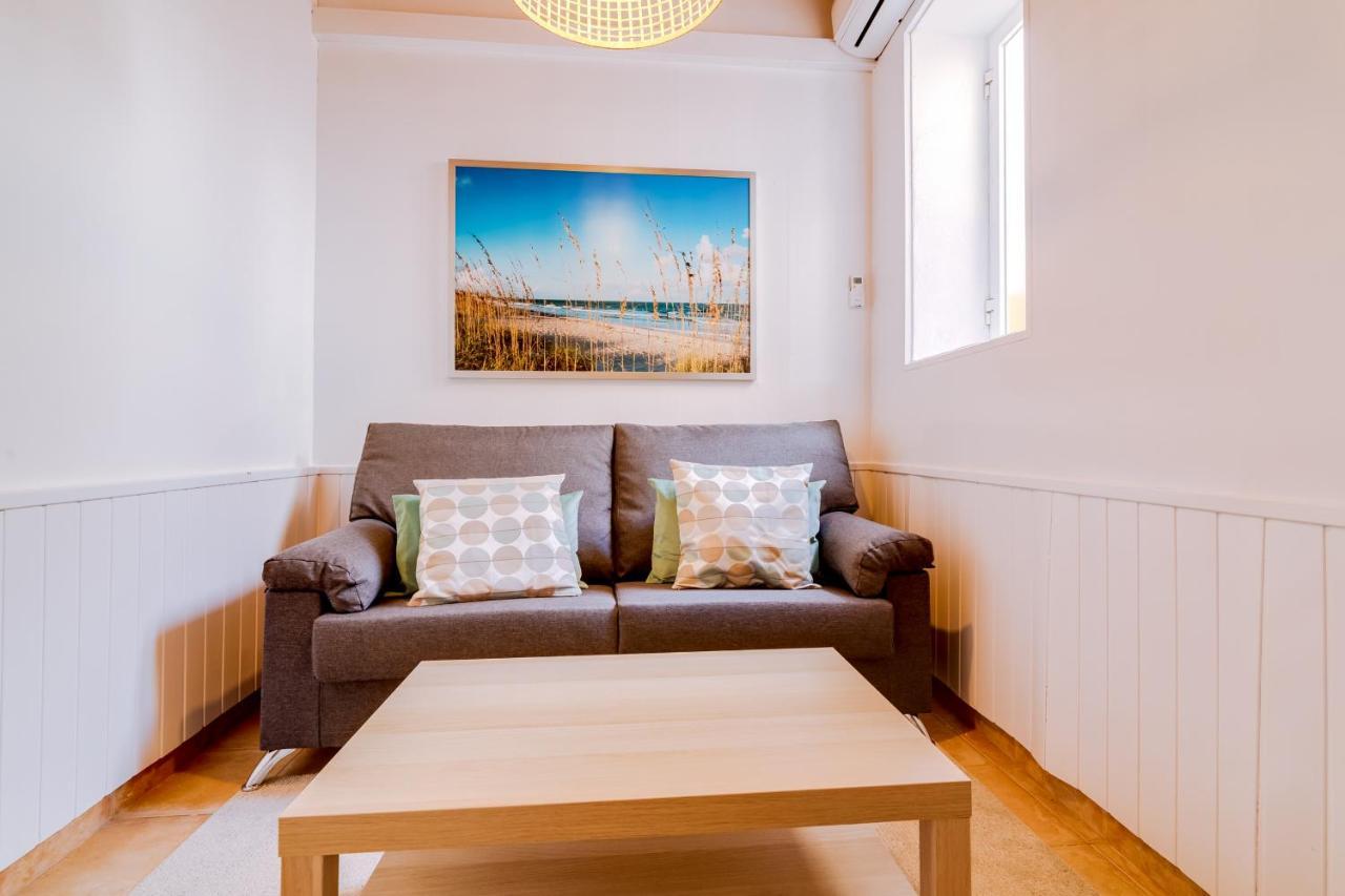 Trem - Located In Old City - Faro Bagian luar foto