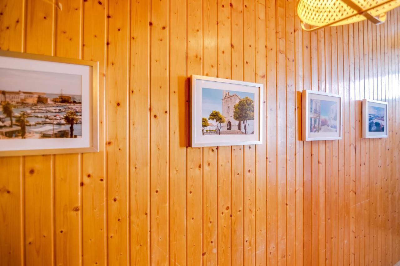 Trem - Located In Old City - Faro Bagian luar foto