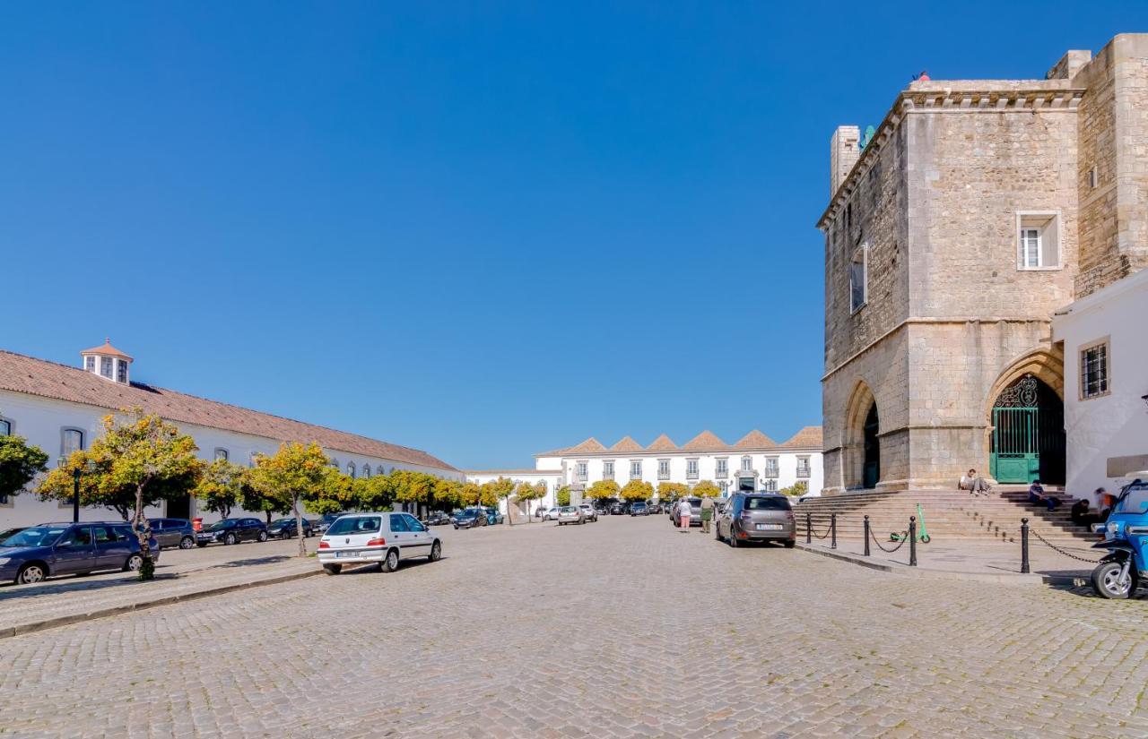Trem - Located In Old City - Faro Bagian luar foto